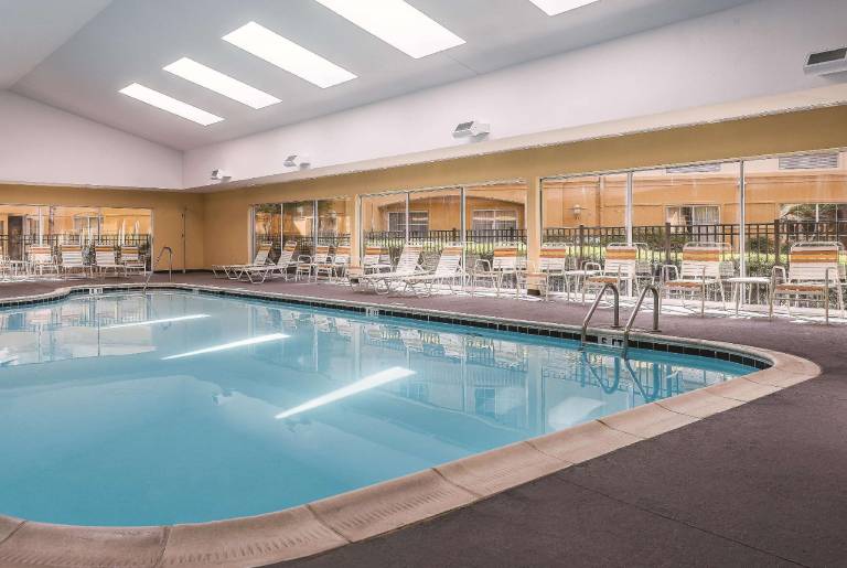 La Quinta Inn & Suites by Wyndham Univ Area Chapel Hill — photo 3