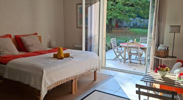 Holiday apartment with pool — photo 2