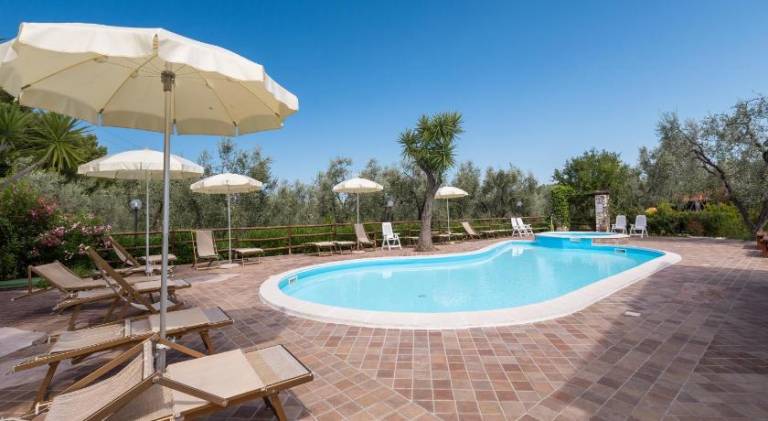 Lovely apartment with yard & pool | Dogs allowed — photo 5