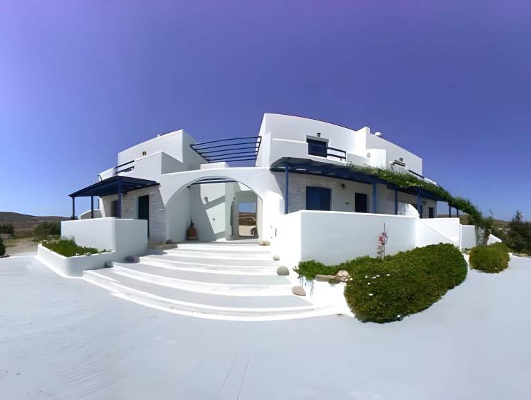 Rental apartment with patio & garden | Pets allowed in Naxos