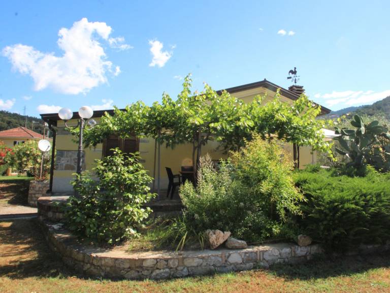 House with private pool, patio & garden — photo 4