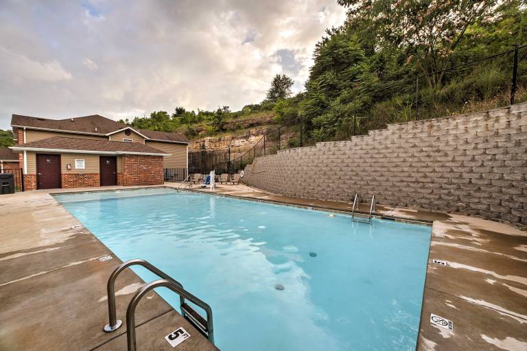 Cozy Condo w/ Pool Access in the Heart of Branson! — photo 3