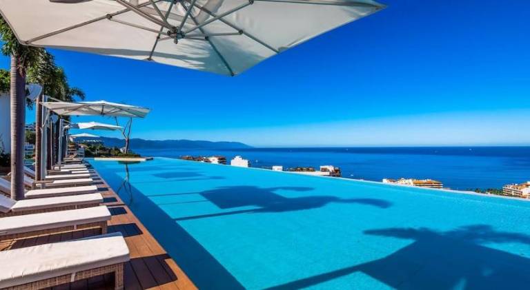 Holiday apartment with pool in Puerto Vallarta