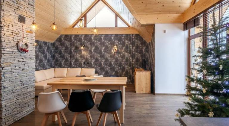 Chalet with BBQ, garden & patio — photo 3
