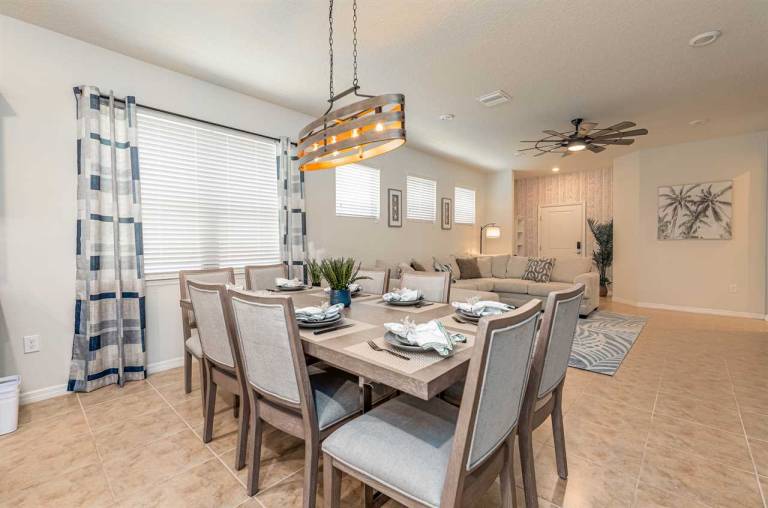 Spacious 5BR home in Davenport, FL, perfect for family getaways with a private pool. — photo 5