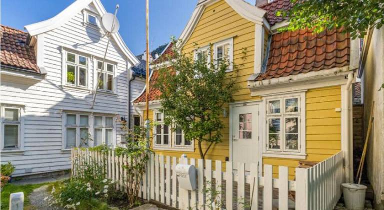 Charming Bergen house, rare historic house from 1779, Whole house in Bergen