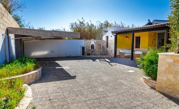 Villa with barbecue & yard | Garden view — photo 4