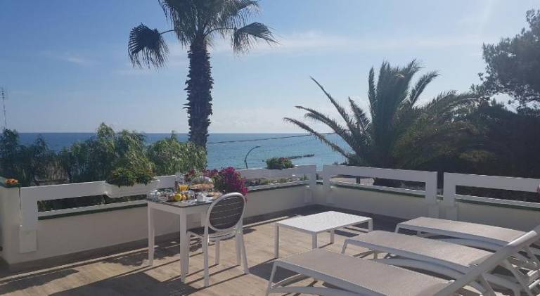 B&B TORRE AZUL FRONTEMARE - Bisceglie in Andria