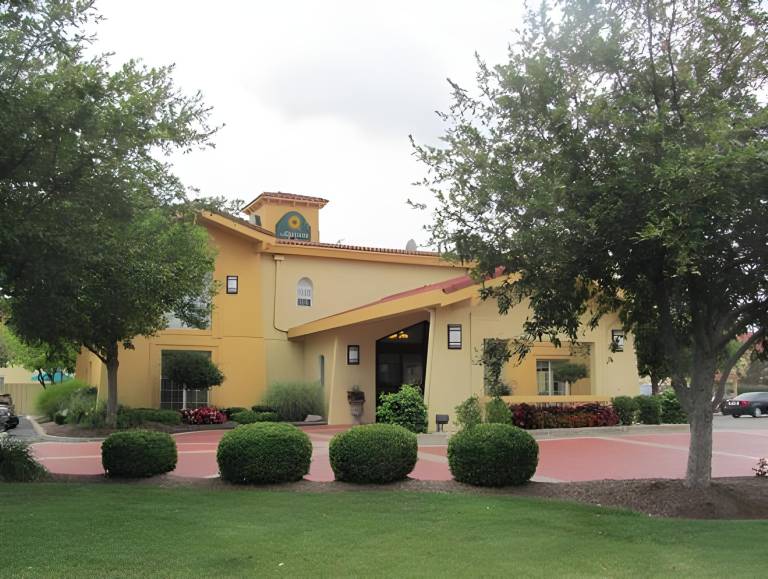 Baymont by Wyndham Indianapolis Airport Lynhurst in Marion, IN