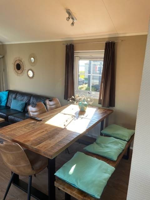 In one of the most beautiful spots in the village of Giethoorn, on the "Bovenwijde" and situated on spacious waterfront plots, the chalets offer comfort for all seasons. — photo 5