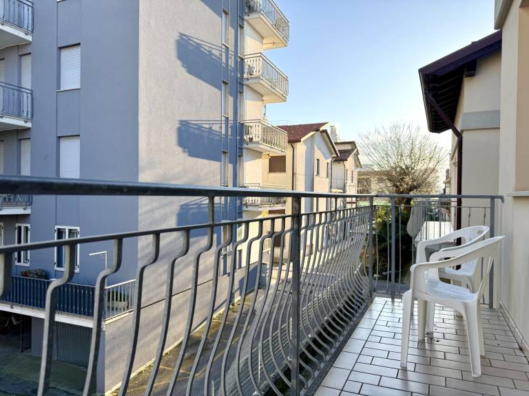 Rental apartment with terrace — photo 2