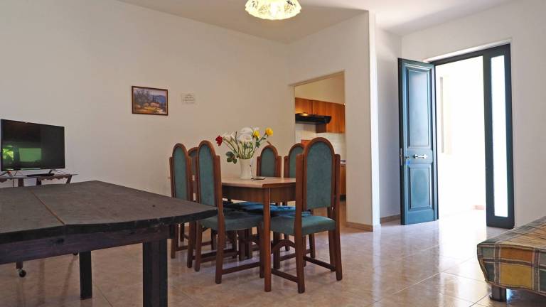 Villa with garden — photo 5