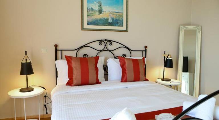 Holiday apartment with patio in Piraeus