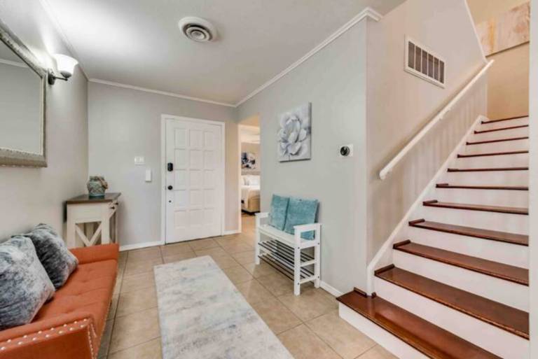 Family-friendly beautiful condo with garden & pool | Pet-friendly — photo 4