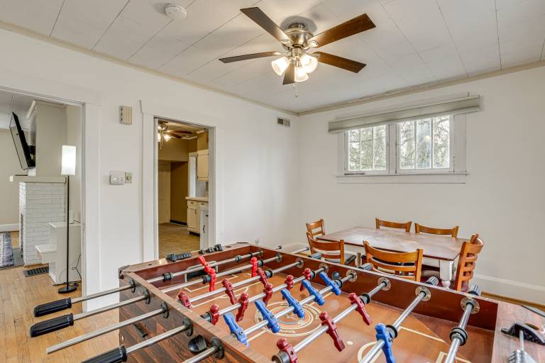 Near University Ave! Pet-Friendly 3BR w/ Foosball! — photo 4