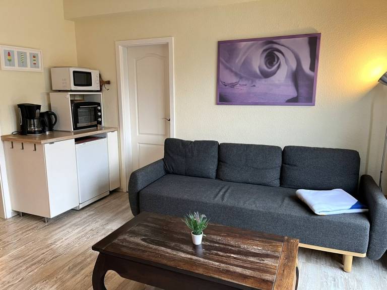 Charmante Ferienwohnung mit Schwimmbad (28Grad) im Haus. Nur ca. 2 km zum Meer. — photo 2