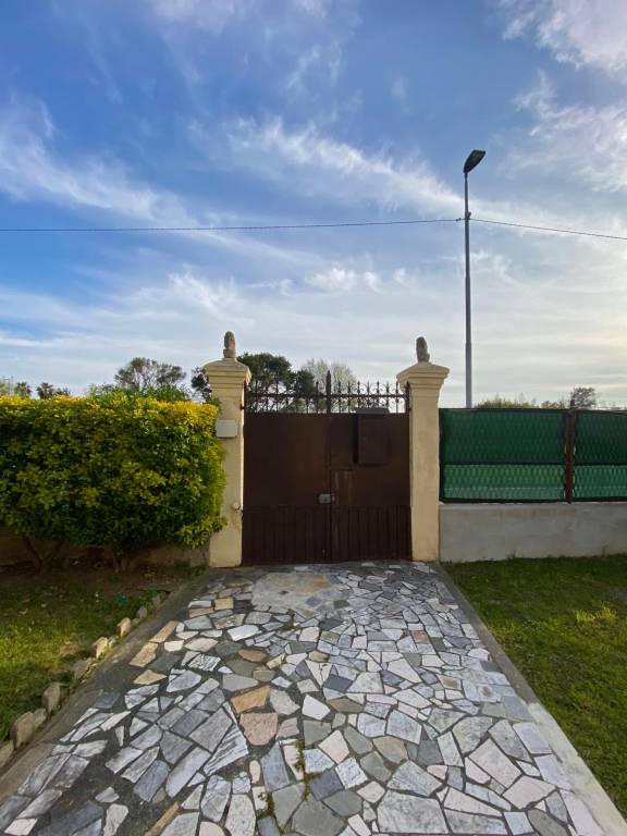 Family-oriented rental apartment with garden | Garden view | Next to the beach | Pets allowed — photo 2