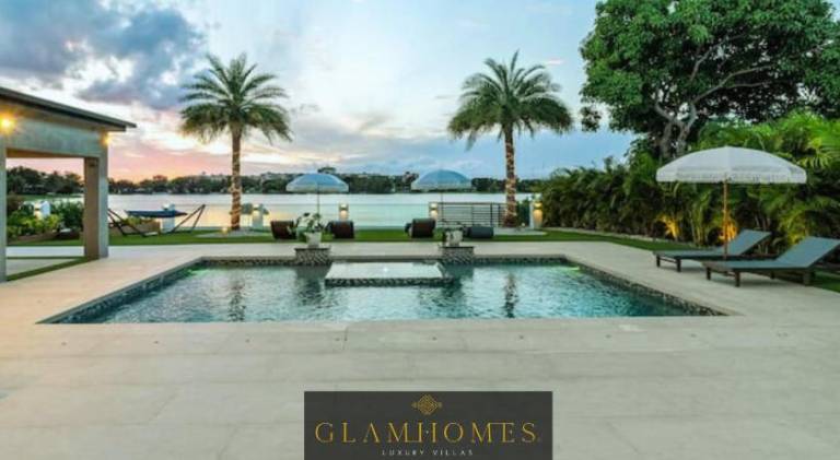 Villa with jacuzzi & pool | Pet-friendly in Aventura, FL