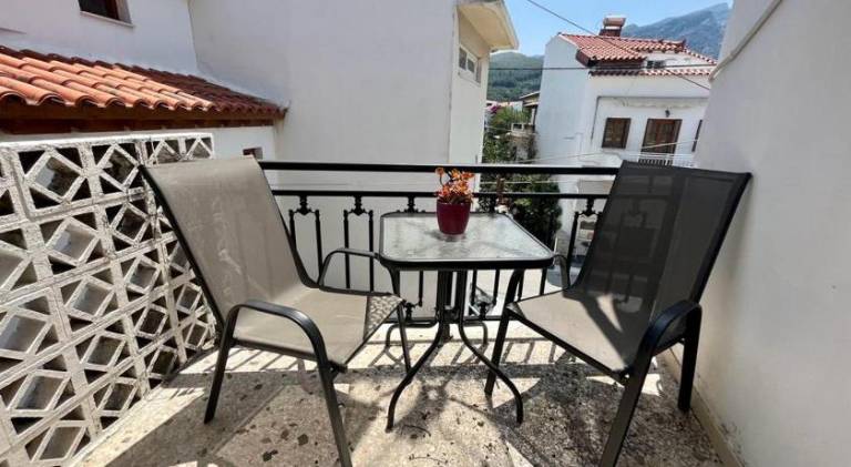Rental apartment with patio — photo 5
