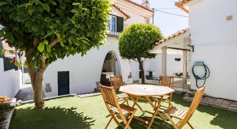 Lovely villa with patio, barbeque & yard | Next to Jerónimos Monastery | Pet-friendly in Setubal