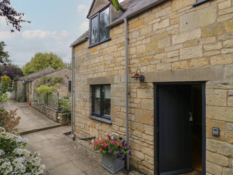 Children-friendly cottage with yard | Pets allowed — photo 2