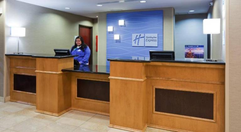 Holiday Inn Express and Suites Rochester West-Medical Center By IHG — photo 5
