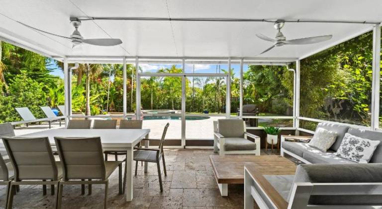 Vacation home with jacuzzi & pool — photo 3