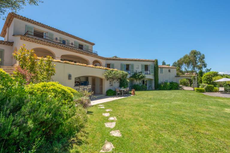 Villa with patio, yard & grill | Dogs allowed — photo 5