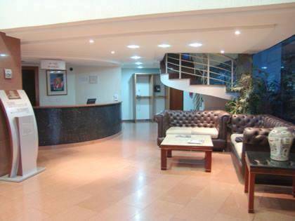 Serviced apartment with patio, pool & yard — photo 3