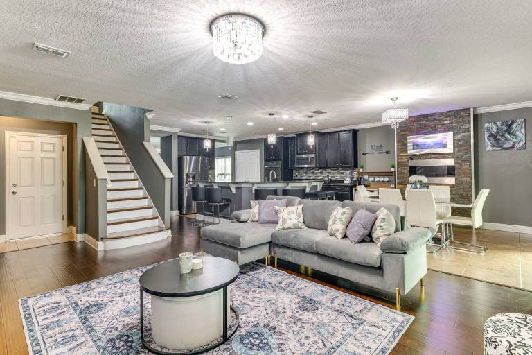 Sleek Family Home Near Orlando Theme Parks