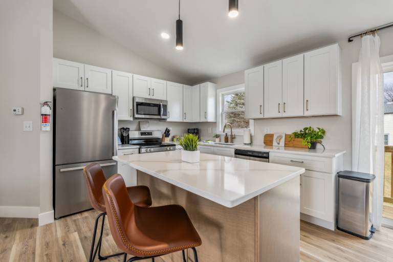 Ample vacation home | Pets allowed — photo 2