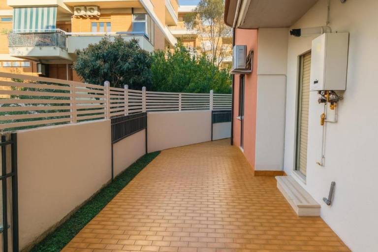 Fully equipped wonderful apartment with jacuzzi & terrace | Next to the beach | Pets allowed — photo 3