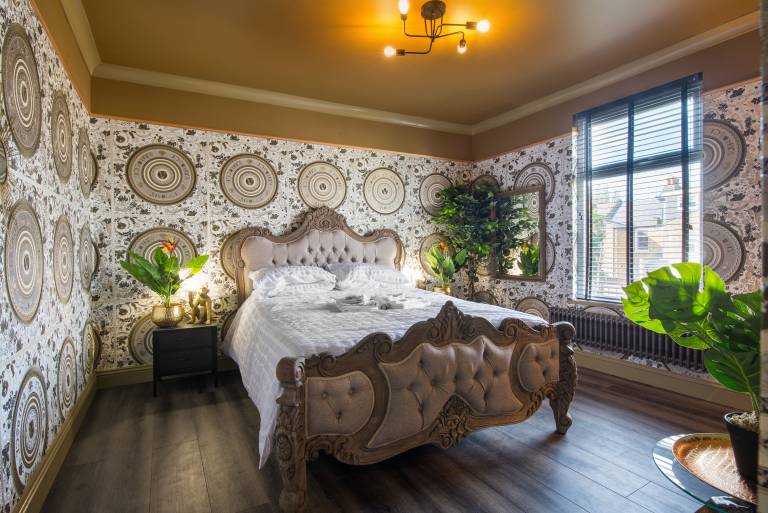 Luxury Versace 1 Bed, Hot Tub, Pool Table, Sky Tv — photo 3