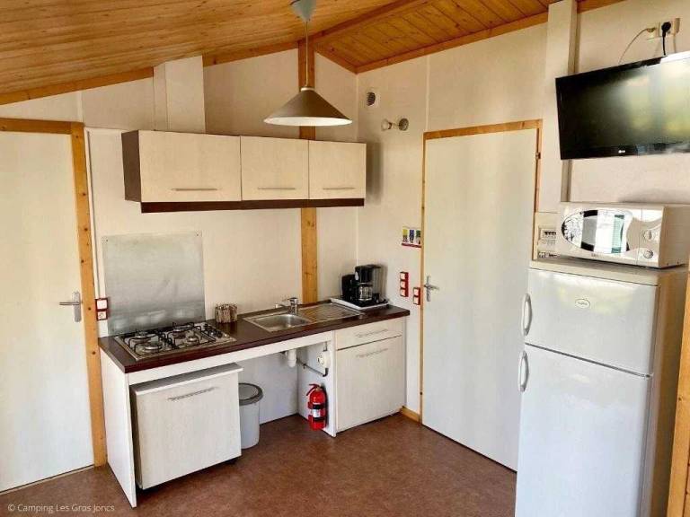 Chalet with terrace, hot tub & heated pool — photo 3