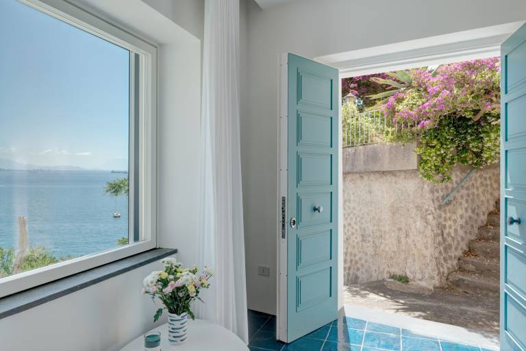 Villa with terrace, yard & jacuzzi | Sea view — photo 5