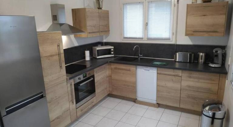 Appartement T3 Spacieux avec vue sur l'etang de Thau au 1er etage d'une villa - entree independante — photo 4