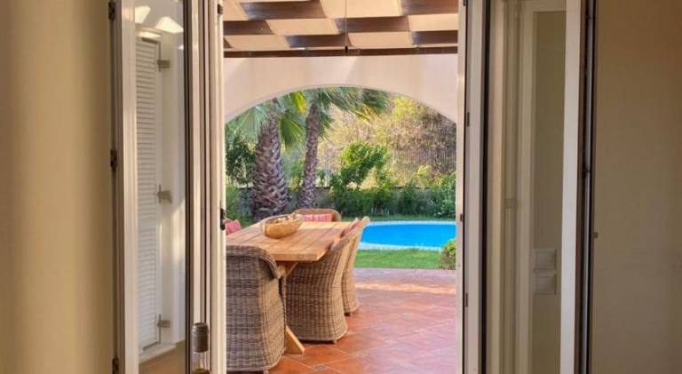 Villa with pool & garden — photo 4