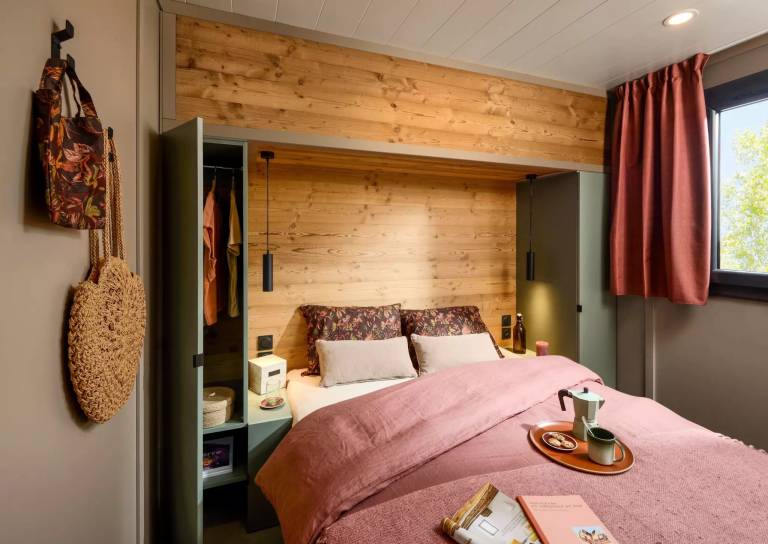 Charming chalet with patio | Pets allowed — photo 4