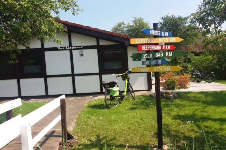 Ferienhaus mit Hund in Hollern-Twielenfleth, Altes Land fuer max. 5 Personen