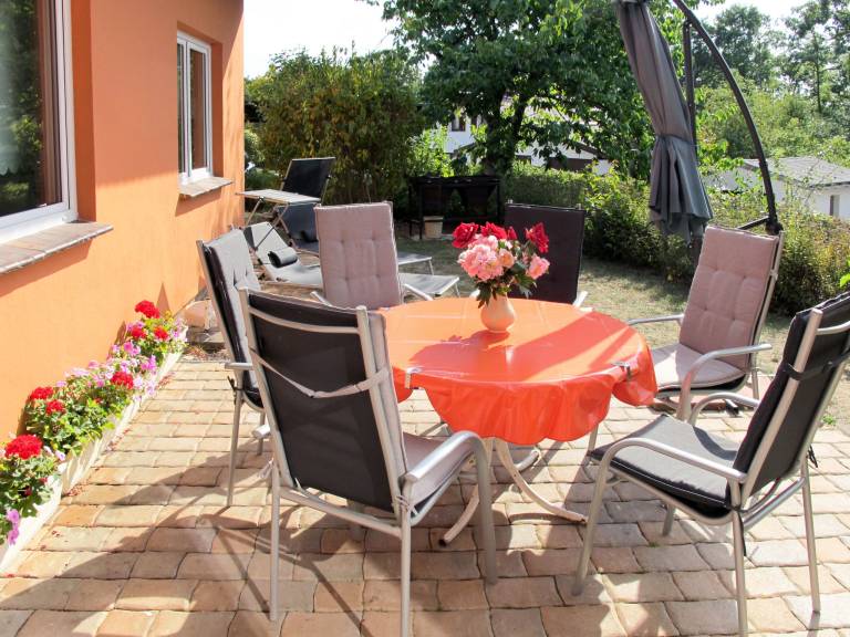 Vacation home with yard, grill & patio — photo 2