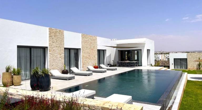 270 m&sup2; Villa