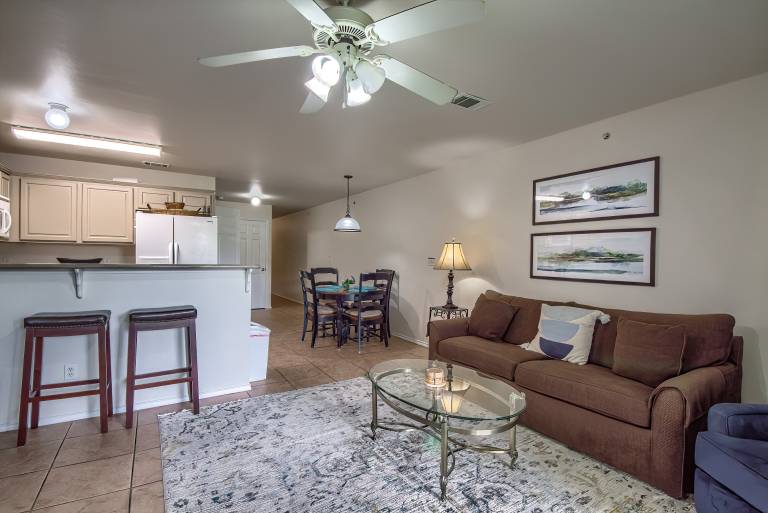 Condo with barbecue, pool & hot tub — photo 4