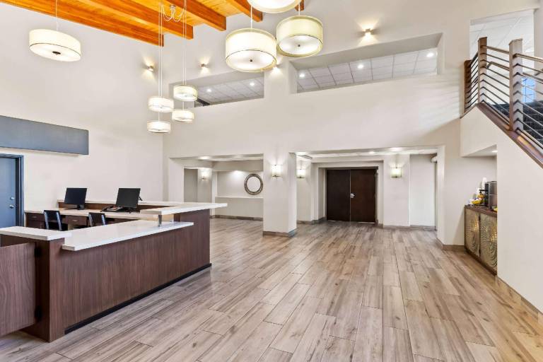 Days Inn & Suites by Wyndham Mesa Near Phoenix — photo 2