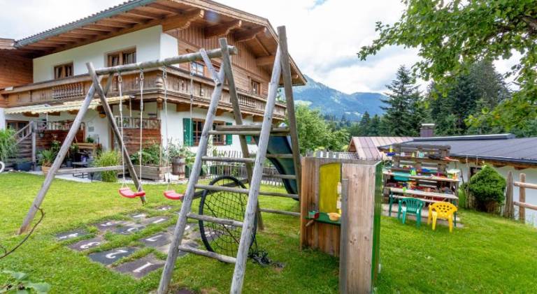Holiday apartment with yard & terrace — photo 5