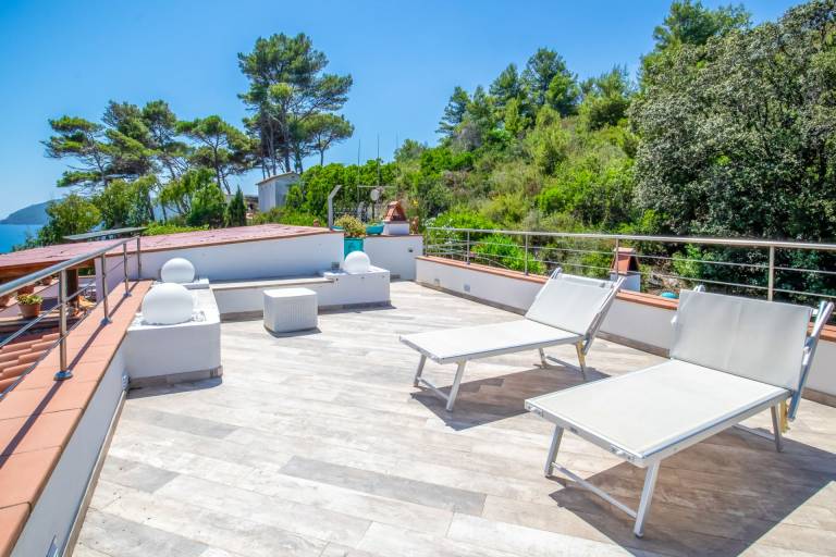 Villa with private beach access — photo 4