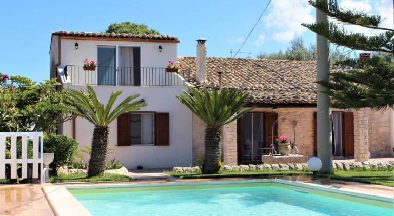 Villa with pool in Chiaramonte Gulfi