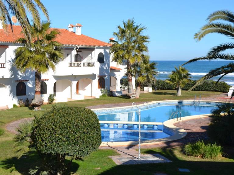 Beachfront Apartment in Denia — photo 2