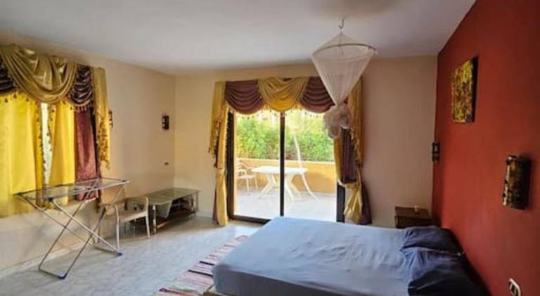 Apartment with pool — photo 2
