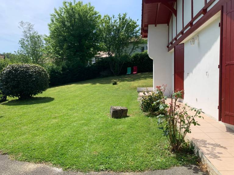 Spacious house with yard, grill & patio | Pets are welcome — photo 2