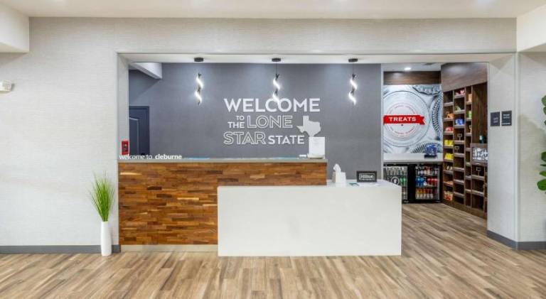 Hampton Inn & Suites Cleburne — photo 5